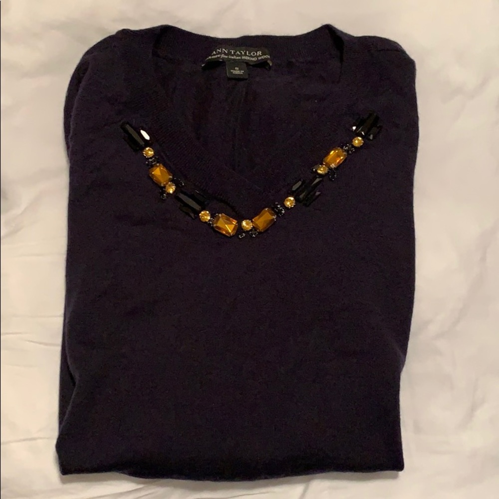 An Taylor navy sweater with necklace